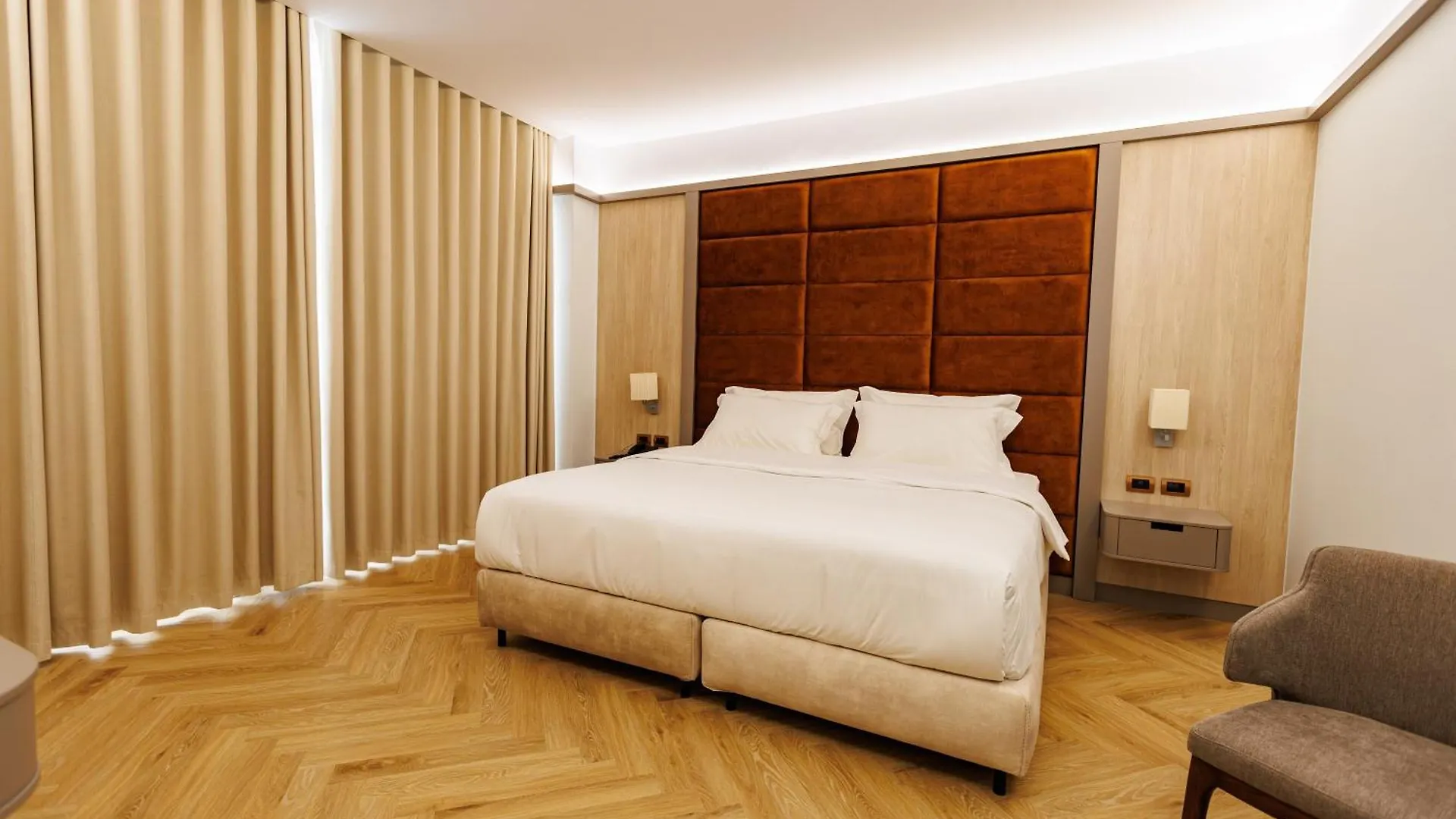 Hotel Fieri 4*, Fier Albania